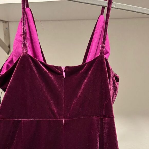 Super down Elegant Velvet Gown in Deep Purple with slit, size XS. NWT - Picture 7 of 9